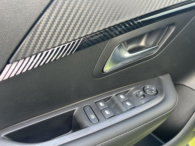 Peugeot 208, Peugeot 208 ALLURE Hybrid 110 e-DCS6, barva zelená