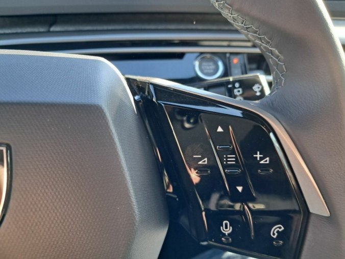 Peugeot 5008, Peugeot 5008 5008 ALLURE Hybrid 136 e-DCS6, barva modrá