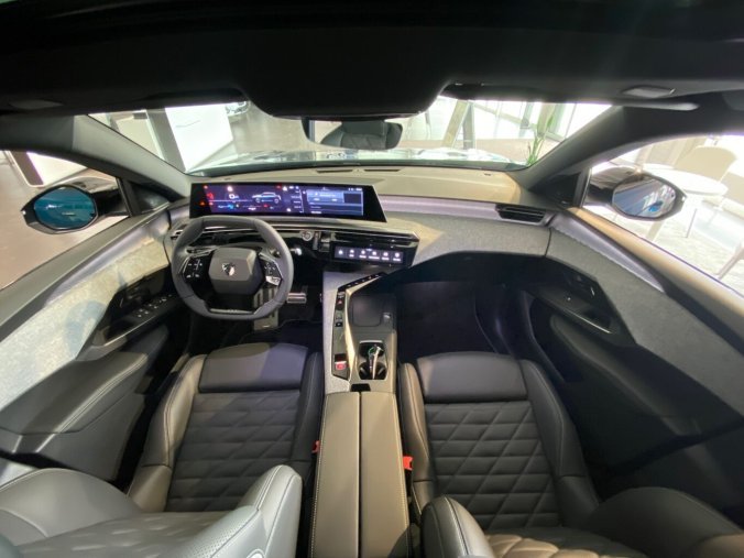 Peugeot 3008, Peugeot 3008 E-3008 GT 157 kW 210 k (Baterie 73 kWh), barva modrá
