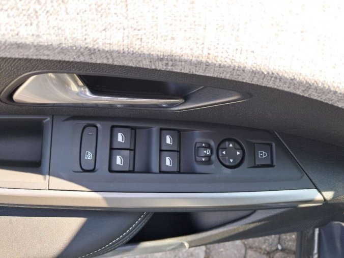 Peugeot 5008, Peugeot 5008 5008 ALLURE Hybrid 145 e-DCS6-, barva šedá