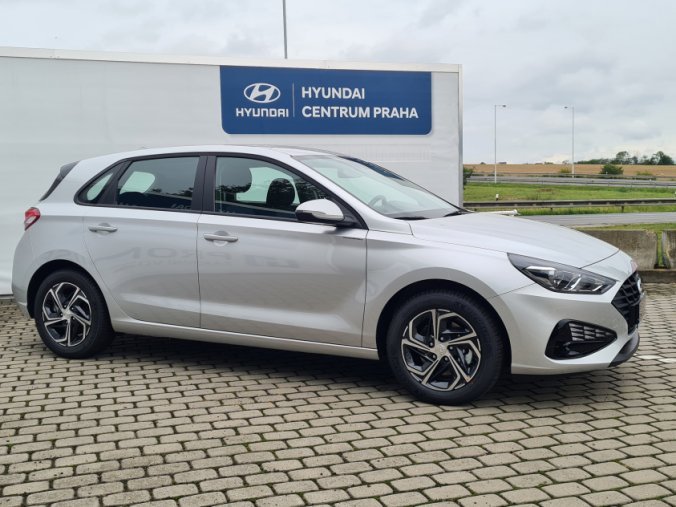 Hyundai i30, 1,0 T-GDI 88 kW MT, barva stříbrná