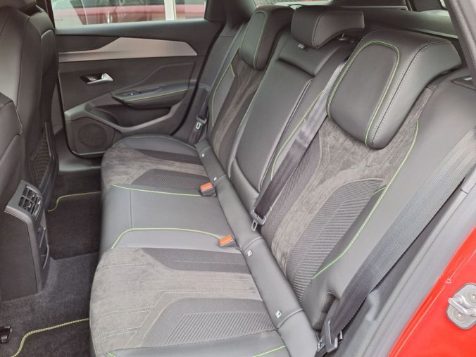 Peugeot 308, Peugeot 308 SW GT Hybrid 145 e-DCS6, barva červená