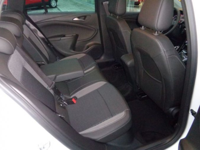 Opel Astra, K Sports Tourer Elegance F 12, barva bílá