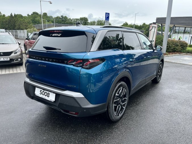 Peugeot 5008, Peugeot 5008 GT Hybrid 145 e-DCS6, barva modrá