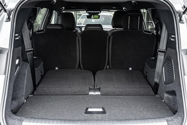 Peugeot 5008, Peugeot 5008 1,2 ALLURE Hybrid 145 e-DCS6, barva bílá