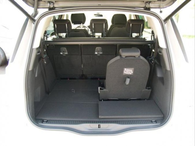 Citroën Grand C4 Spacetourer, Shine Pack 1,5BHDi 130 EAT8, barva béžová
