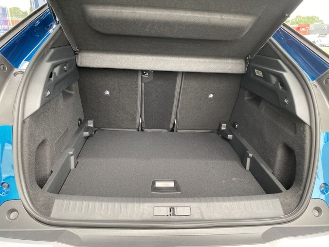 Peugeot 3008, Peugeot 3008 ALLURE Hybrid 145 e-DCS6, barva modrá