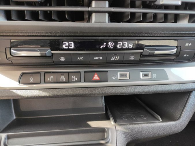 Peugeot Traveller, Peugeot Traveller L3 2.0 HDI AUT8  rezervace, barva černá
