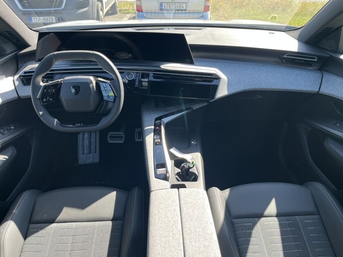 Peugeot 5008, Peugeot 5008 GT Hybrid 145 e-DCS6, barva bílá