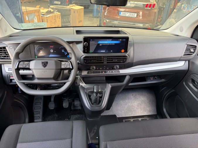 Peugeot Traveller, Peugeot Traveller Expert Combi L3 2.2 BlueHDi 150K MAN6- 9MÍST - TAŽNÉ - 3137, barva šedá