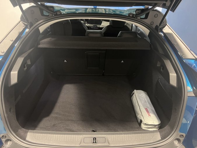 Peugeot 408, Peugeot 408 ALLURE Hybrid 136 e-DCS6, barva modrá