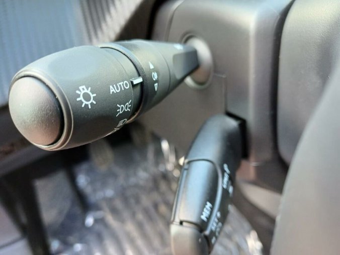 Peugeot 2008, Peugeot 2008 ALLURE 1.2 PureTech 7 let zár., barva červená