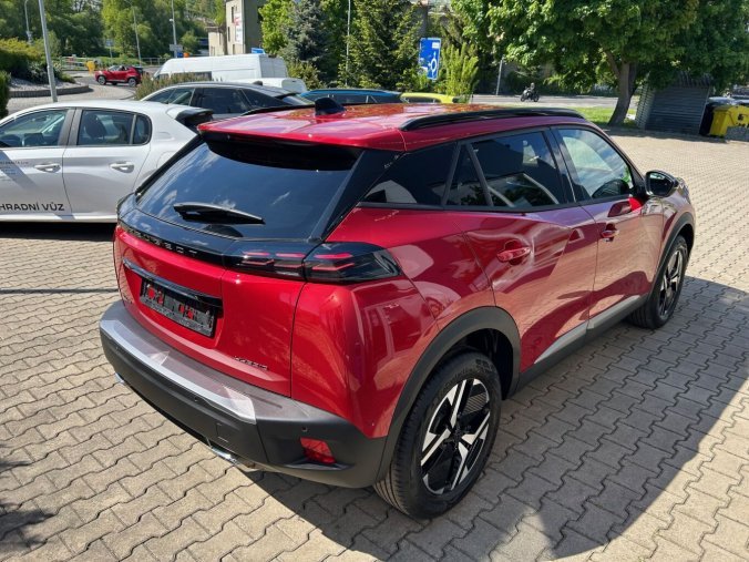 Peugeot 2008, Peugeot 2008 ALLURE Hybrid 145k e-DCS6, barva červená