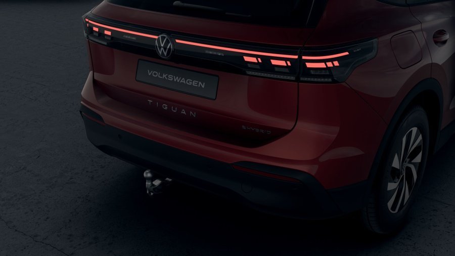 Volkswagen Tiguan, Tiguan People 1,5 TSI 150 kW eHybrid, barva červená
