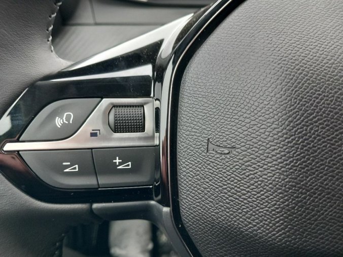 Peugeot 208, Peugeot 208 Active PureTech 75 S&S MAN5, barva žlutá