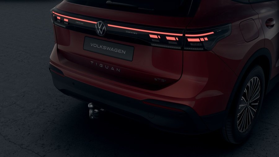 Volkswagen Tiguan, Tiguan People 1,5 eTSI 110 kW mHEV, barva červená