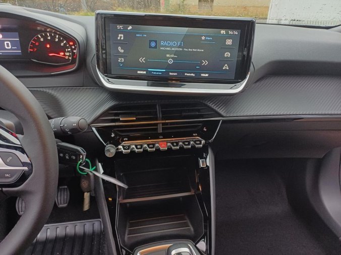 Peugeot 2008, Peugeot 2008 STYLE Hybrid 110 e-DCS6, barva šedá