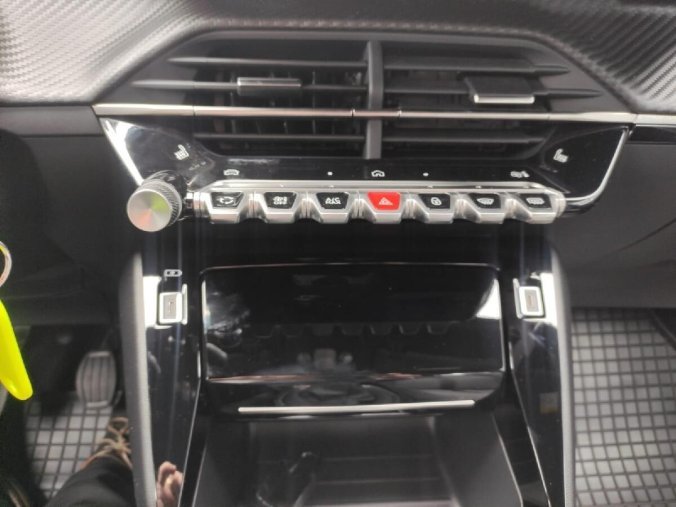 Peugeot 2008, Peugeot 2008 ALLURE 1.2 100k MAN6, barva modrá