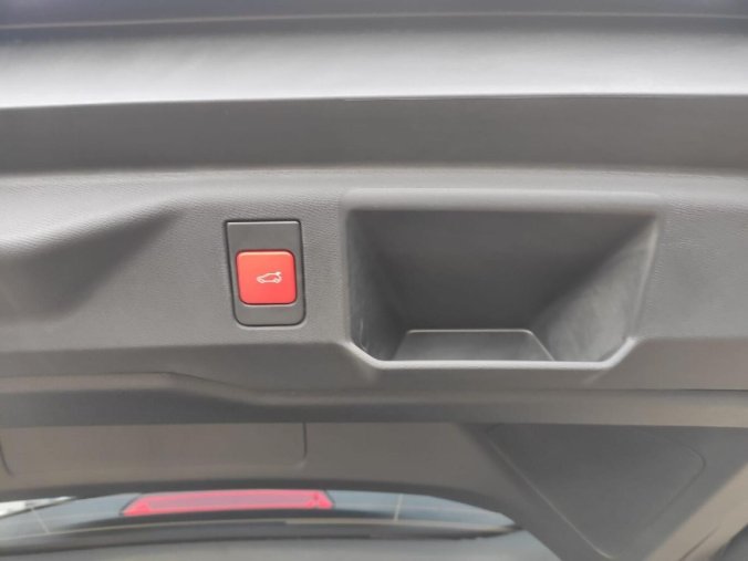 Peugeot 5008, Peugeot 5008 GT Plug-in HYBRID 195k  e-DCS7, barva šedá