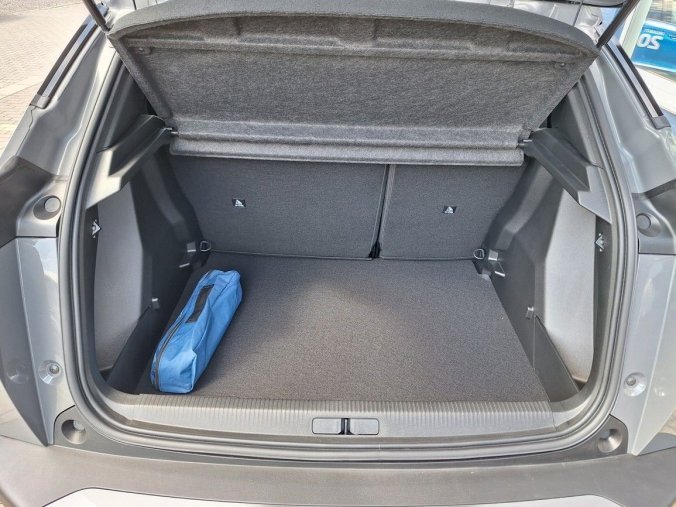 Peugeot 2008, Peugeot 2008 ALLURE PureTech 100 MAN6, barva šedá