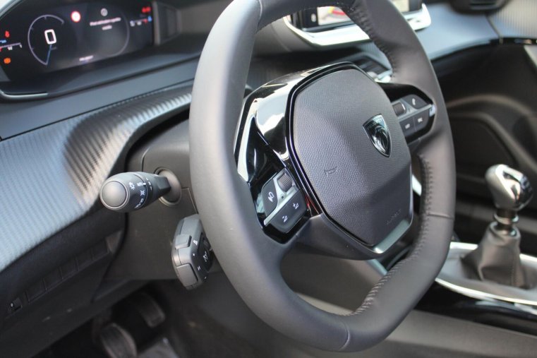 Peugeot 2008, Peugeot 2008 ALLURE PureTech 100 S&S MAN6, barva šedá