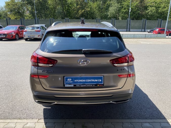 Hyundai i30, 1,5i 81 kW MT, barva bronzová