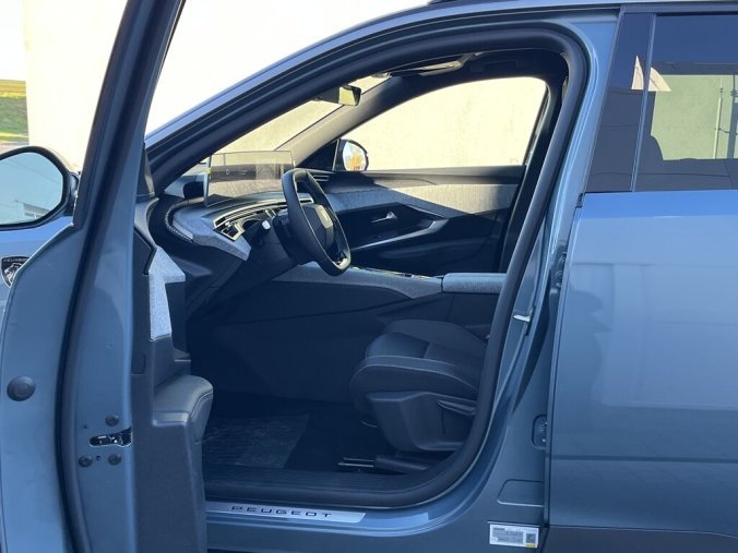 Peugeot 5008, Peugeot 5008 GT Hybrid 145 e-DCS6, barva modrá