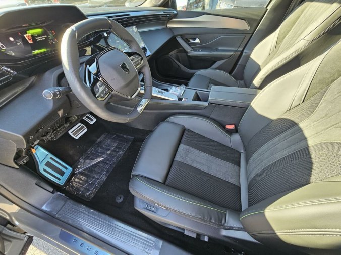 Peugeot 408, Peugeot 408 GT Hybrid 145 e-DCS6, barva šedá