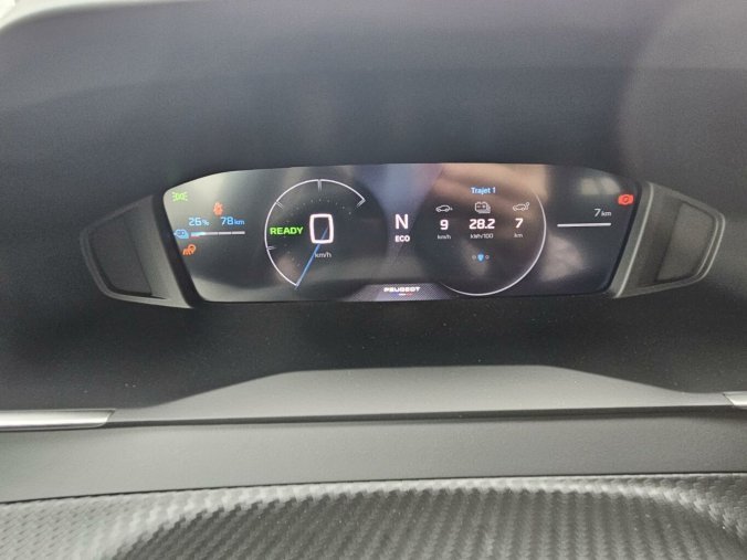 Peugeot 2008, Peugeot 2008 ALLURE Elektro 156k 54 kWh, barva šedá