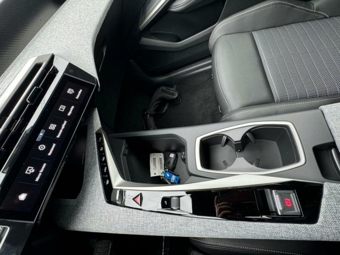 Peugeot 5008, Peugeot 5008 5008 ALLURE Hybrid 136 e-DCS6, barva bílá