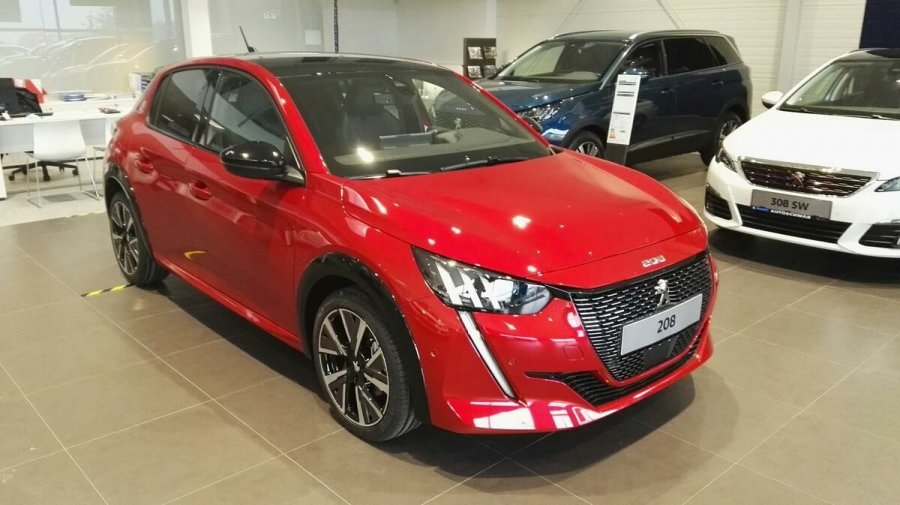 Peugeot 208, GT 1.2 PureTech 130k AUT8, barva červená