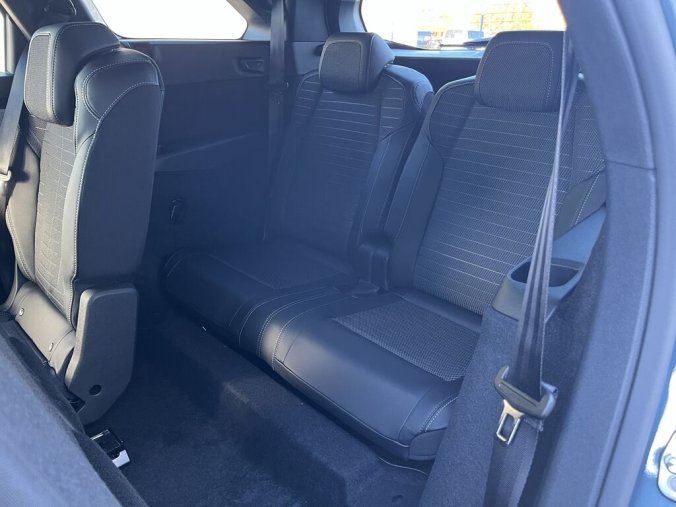 Peugeot 5008, Peugeot 5008 GT Hybrid 145 e-DCS6, barva modrá