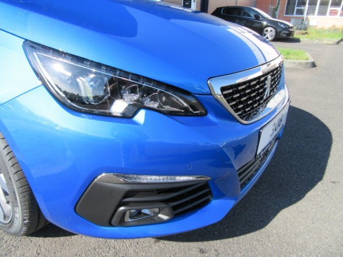 Peugeot 308, GT 1.5 BlueHDi 130k EAT8, barva modrá