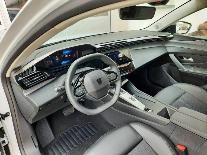 Peugeot 408, Peugeot 408 ALLURE Hybrid 145 e-DCS6, barva bílá