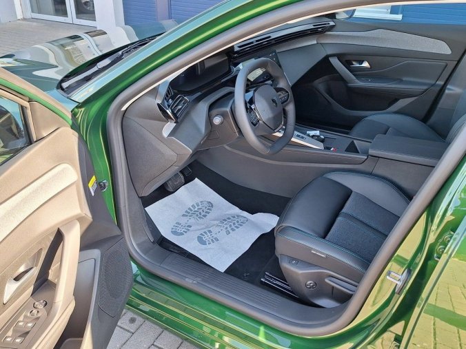 Peugeot 308, Peugeot 308 ALLURE PureTech 130  EAT8, barva zelená