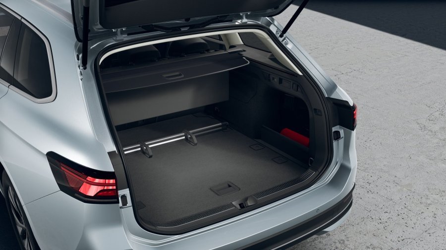 Volkswagen Passat, Passat Business 1,5 eTSI 110 kW mHEV, barva stříbrná