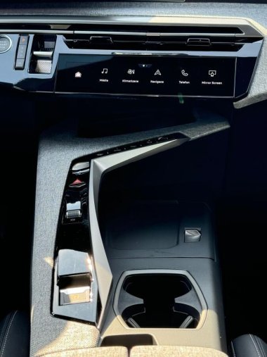 Peugeot 3008, Peugeot 3008 ALLURE Hybrid 136 e-DCS6, barva šedá