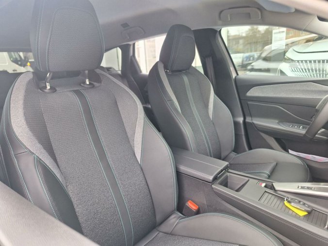 Peugeot 308, Peugeot 308 SW ALLURE Hybrid 145 e-DCS6, barva šedá