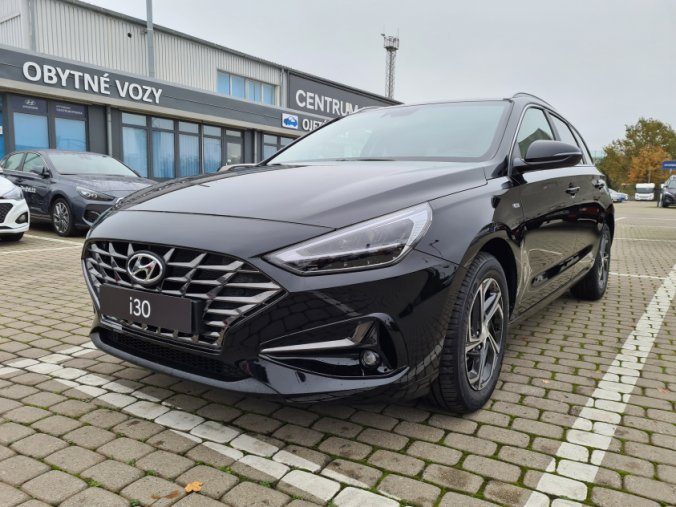 Hyundai i30, 1,5i 81 kW MT, barva černá