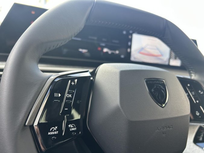 Peugeot 5008, Peugeot 5008 ALLURE Hybrid 145k e-DCS6, barva bílá