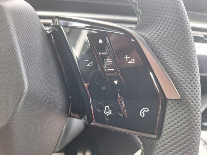 Peugeot 3008, Peugeot 3008 GT Hybrid 145 e-DCS6, barva šedá