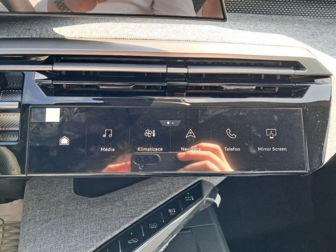 Peugeot 5008, Peugeot 5008 5008 GT Hybrid 145 e-DCS6, barva modrá