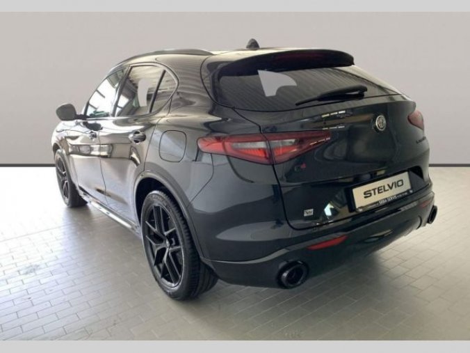 Alfa Romeo Stelvio, 2.0 Turbo 280k Q4 VELOCE, barva černá