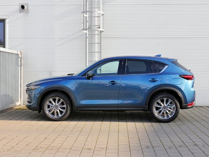 Mazda CX-5, 2,0 Skyactiv-G 165k/121kW MAN, barva modrá