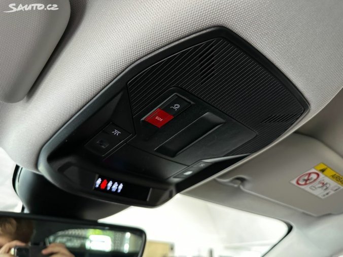 Peugeot 408, Peugeot 408 ALLURE Hybrid 145k e-DCS6, barva modrá