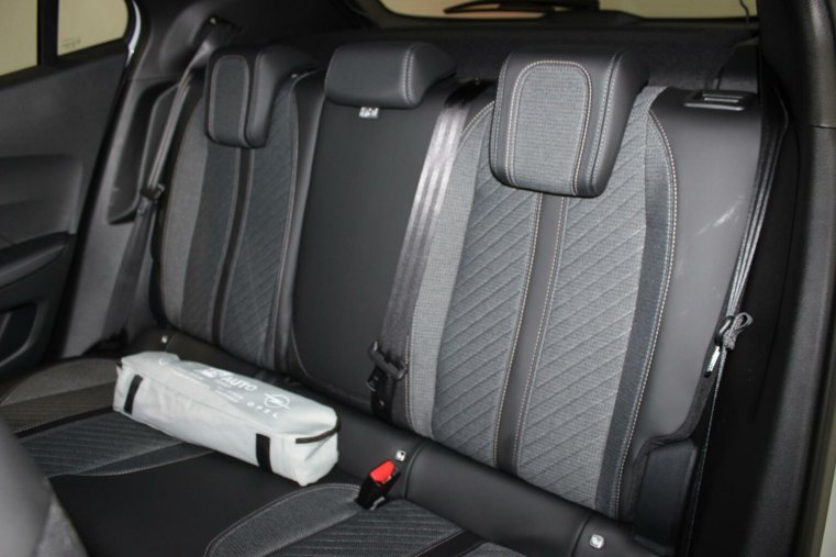 Peugeot 2008, Peugeot 2008 STYLE PureTech 100 S&S MAN6, barva bílá