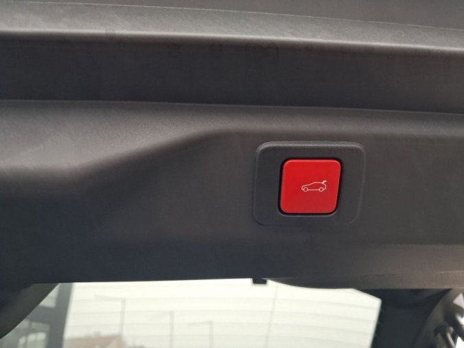 Peugeot 3008, Peugeot 3008 3008 GT Hybrid 145 e-DCS6, barva modrá