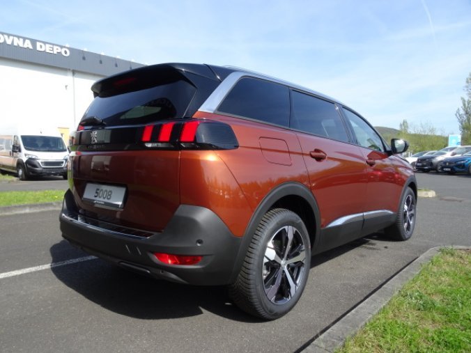 Peugeot 5008, ALLURE PACK 1.5 BHDi 130 EAT8, barva hnědá