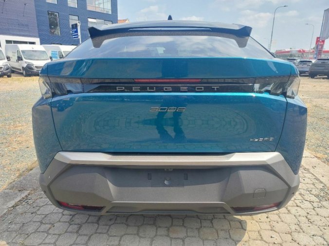 Peugeot 3008, Peugeot 3008 GT Hybrid 136 e-DCS6, barva modrá