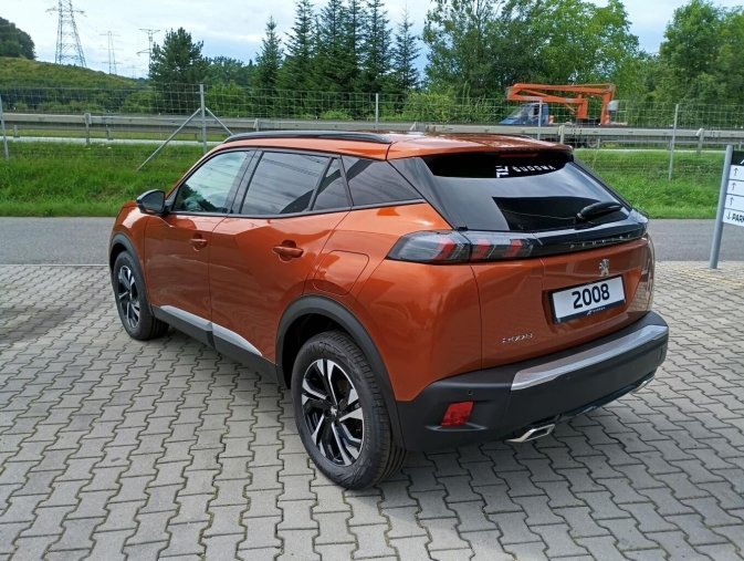 Peugeot 2008, Peugeot 2008 ALLURE PureTech 130k MAN6, barva oranžová